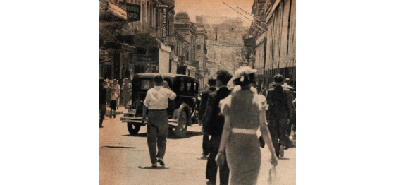 Στιγμιότυπο από την καθημερινή κίνηση στην Αιόλου (1940)