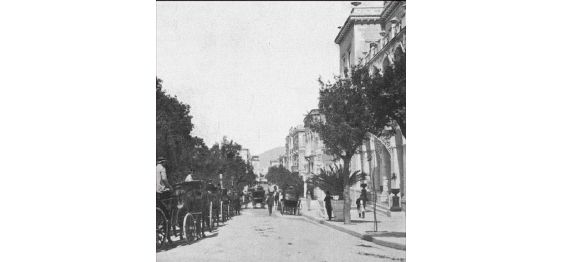 Άποψη της εισόδου του ξενοδοχείου «Μεγάλη Βρετανία» το 1907
