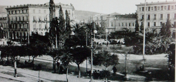Δείτε πώς ήταν η πλατεία Ομονοίας στην πιο πράσινη εκδοχή της. Έτος: 1900.