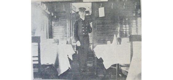Σιδηροδρομικός υπάλληλος του 1914 (γραμμές Πελοποννήσου), άψογα ενδεδυμένος και άψογα εργαζόμενος